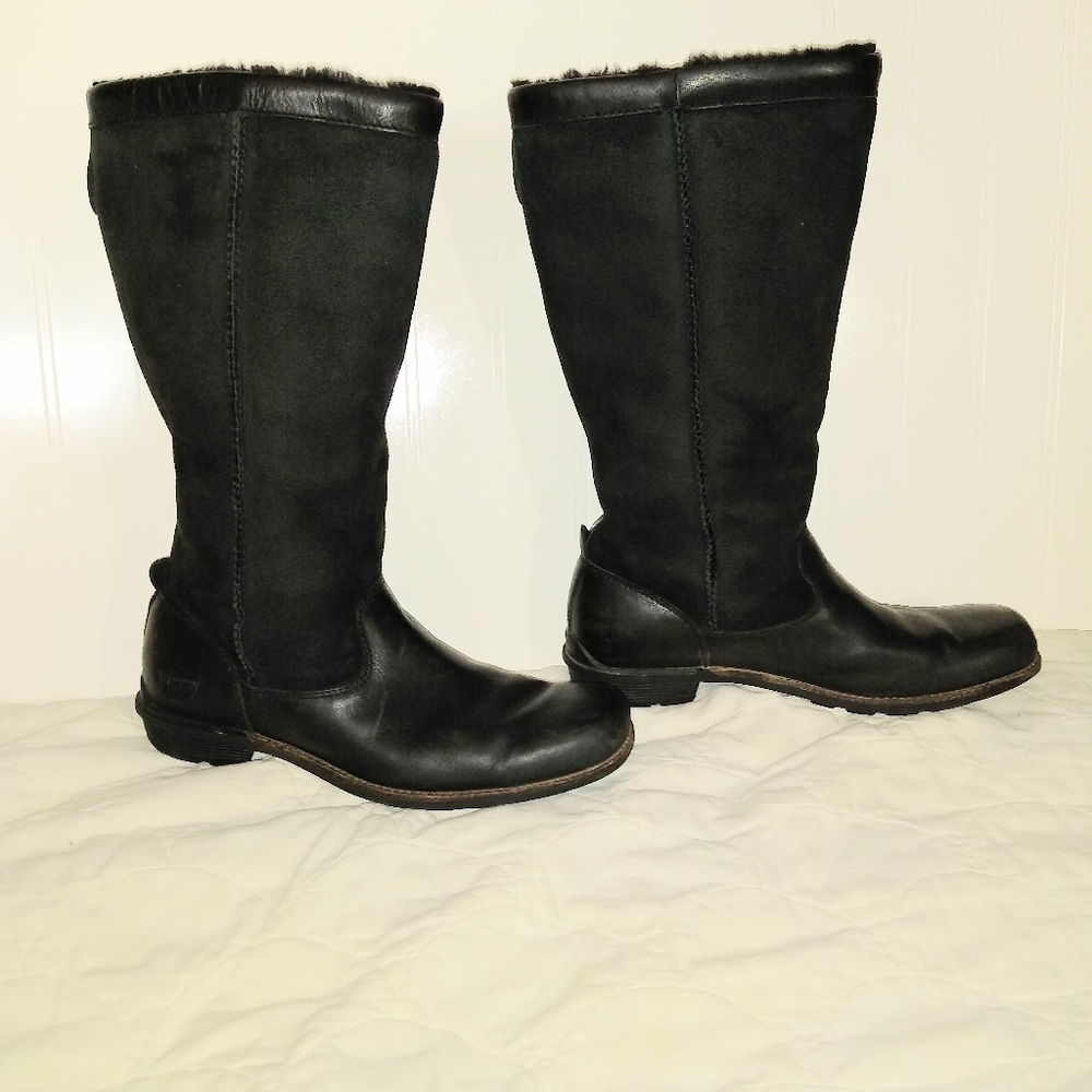 UGGs Black Leather Sheep Skin Size 9 Boots